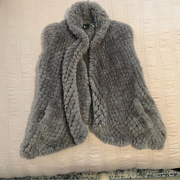 Love Token Gray Teddy Faux Fur Vest - Picture 1 of 6